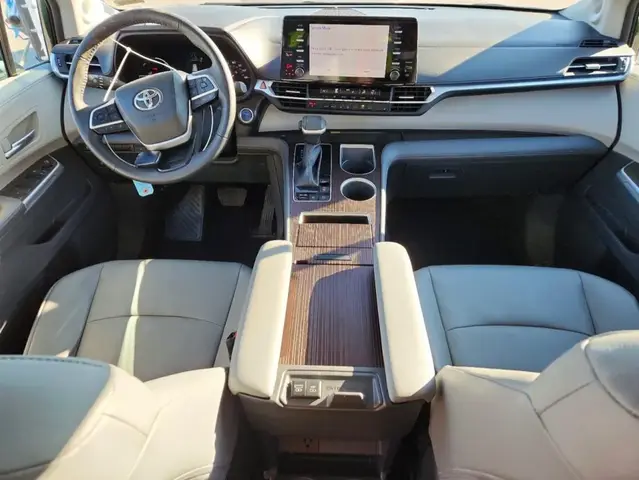 TOYOTA SIENNA XLE 2023
