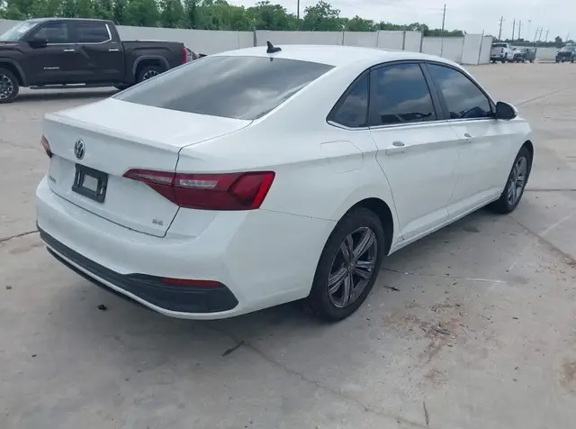 VOLKSWAGEN JETTA SE 2024