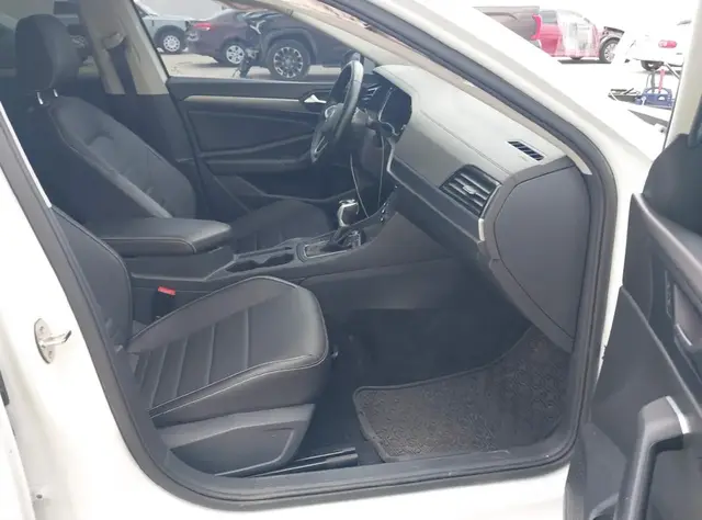 VOLKSWAGEN JETTA SE 2024