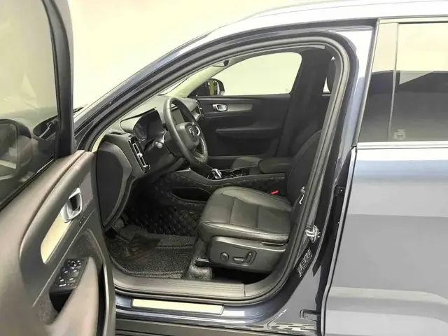 VOLVO XC40 LUXURY 2021