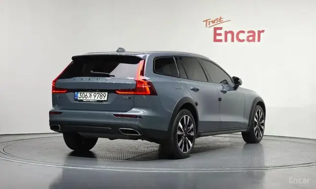 VOLVO V60 CROSS COUNTRY B5 2022