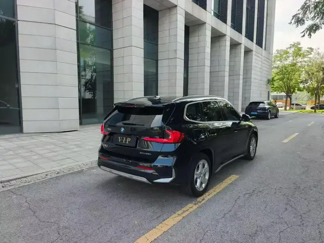 BMW IX1 2024