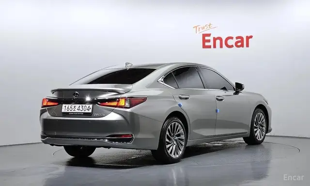 LEXUS ES300H LUXURY 2023