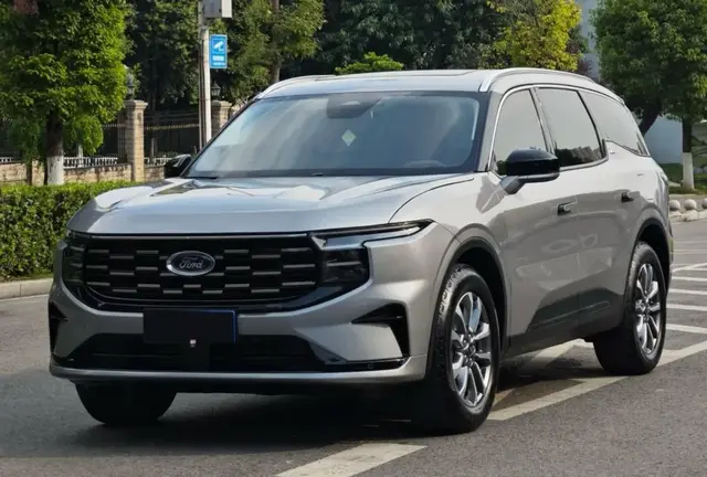 FORD EDGE LUXURY 2023