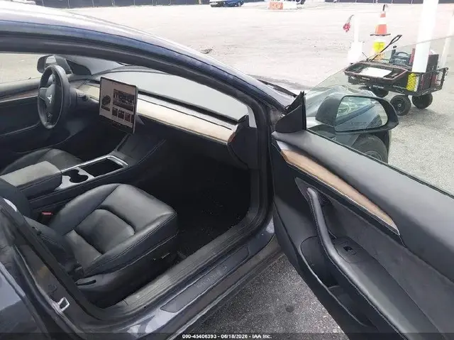 TESLA MODEL 3 REAR-WHEEL DRIVE 2023