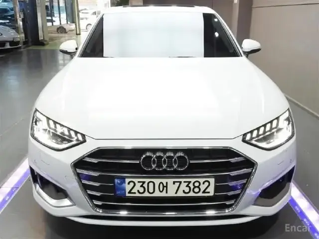 AUDI A4 2023