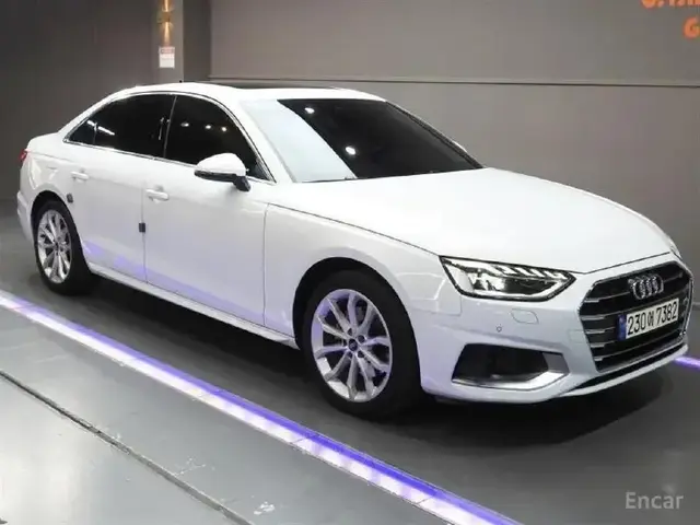AUDI A4 2023