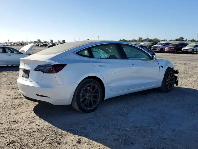 TESLA MODEL 3 23 2020