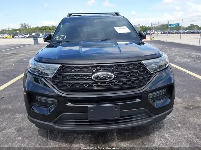 FORD EXPLORER XLT 2023