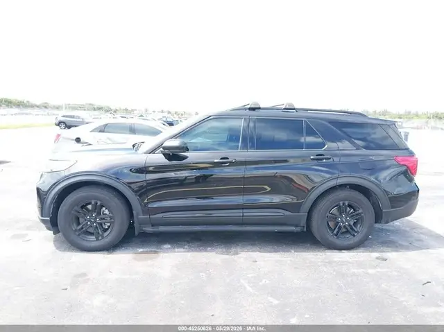 FORD EXPLORER XLT 2023
