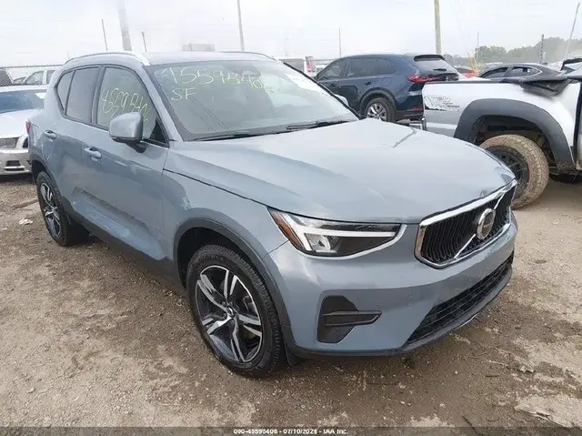 VOLVO XC40 2023