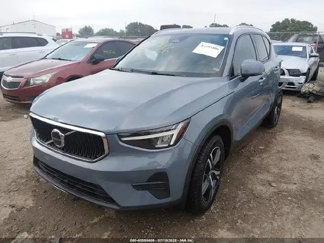 VOLVO XC40 2023