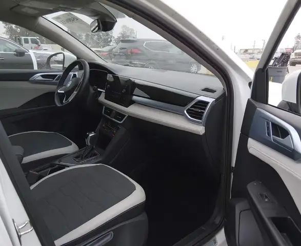 VOLKSWAGEN TAOS SE 2025