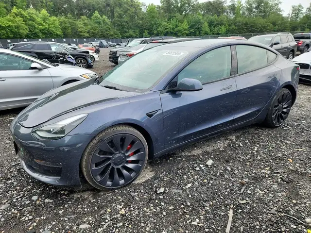TESLA MODEL 3 2023