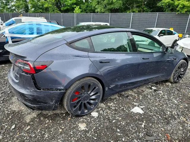 TESLA MODEL 3 2023
