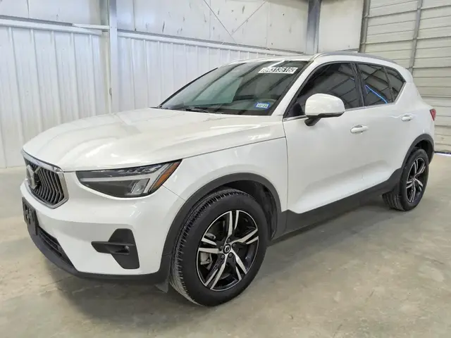 VOLVO XC40 PLUS 2023