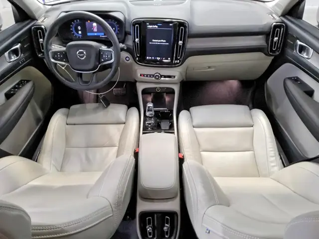 VOLVO XC40 PLUS 2023