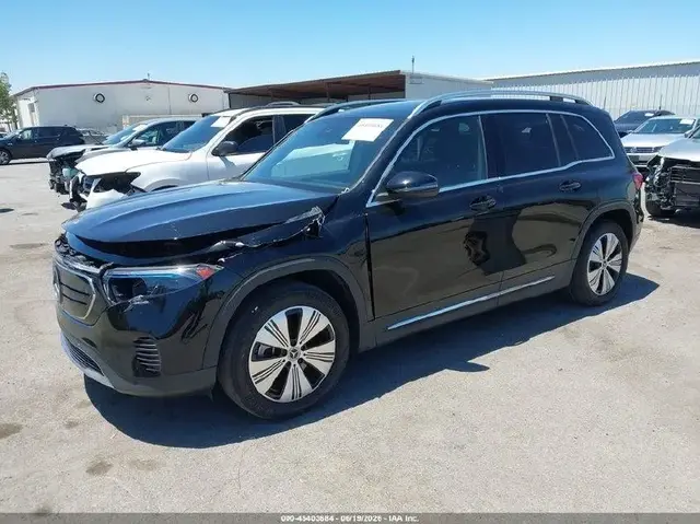 MERCEDES-BENZ EQB 300 2023