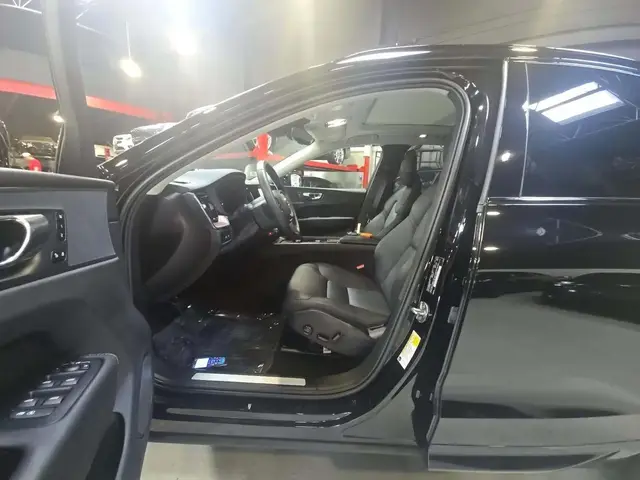 VOLVO XC60 2023