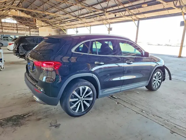 MERCEDES-BENZ GLA 250 2023