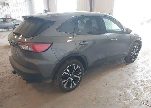 FORD ESCAPE SEL 2022