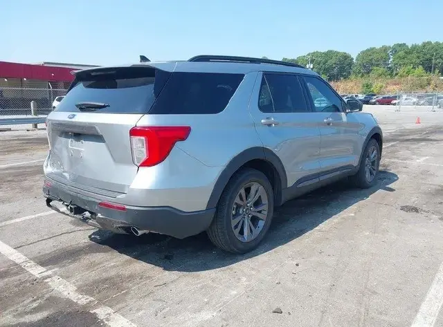 FORD EXPLORER XLT 2022