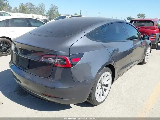 TESLA MODEL 3 2022