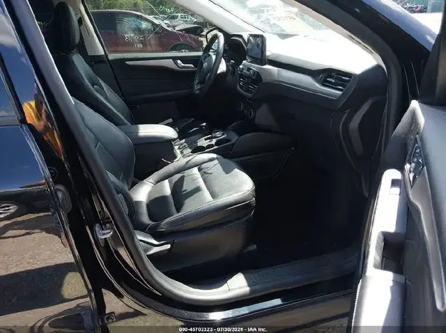 FORD ESCAPE SEL 2022