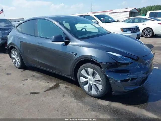 TESLA MODEL Y 2024