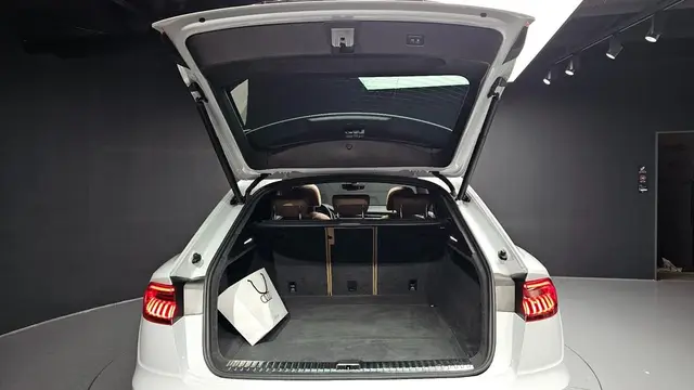 AUDI Q8 2023