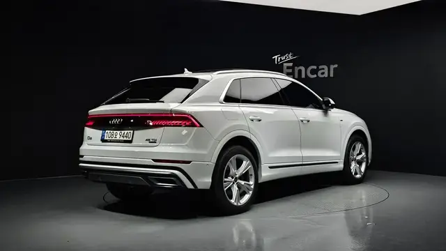 AUDI Q8 2023
