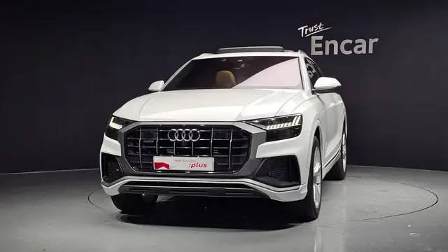 AUDI Q8 2023