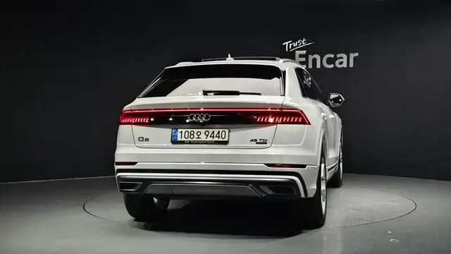 AUDI Q8 2023