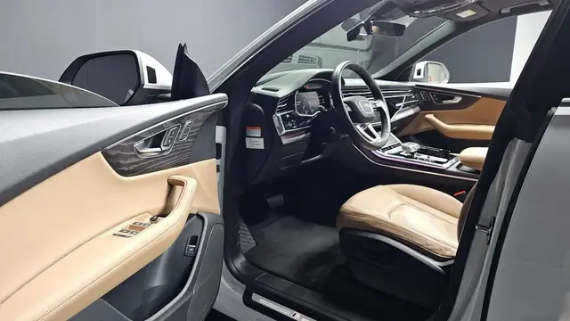 AUDI Q8 2023