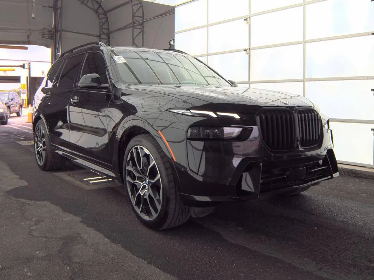 BMW X7 SPORTS ACTIVITY VEHICLE 2023