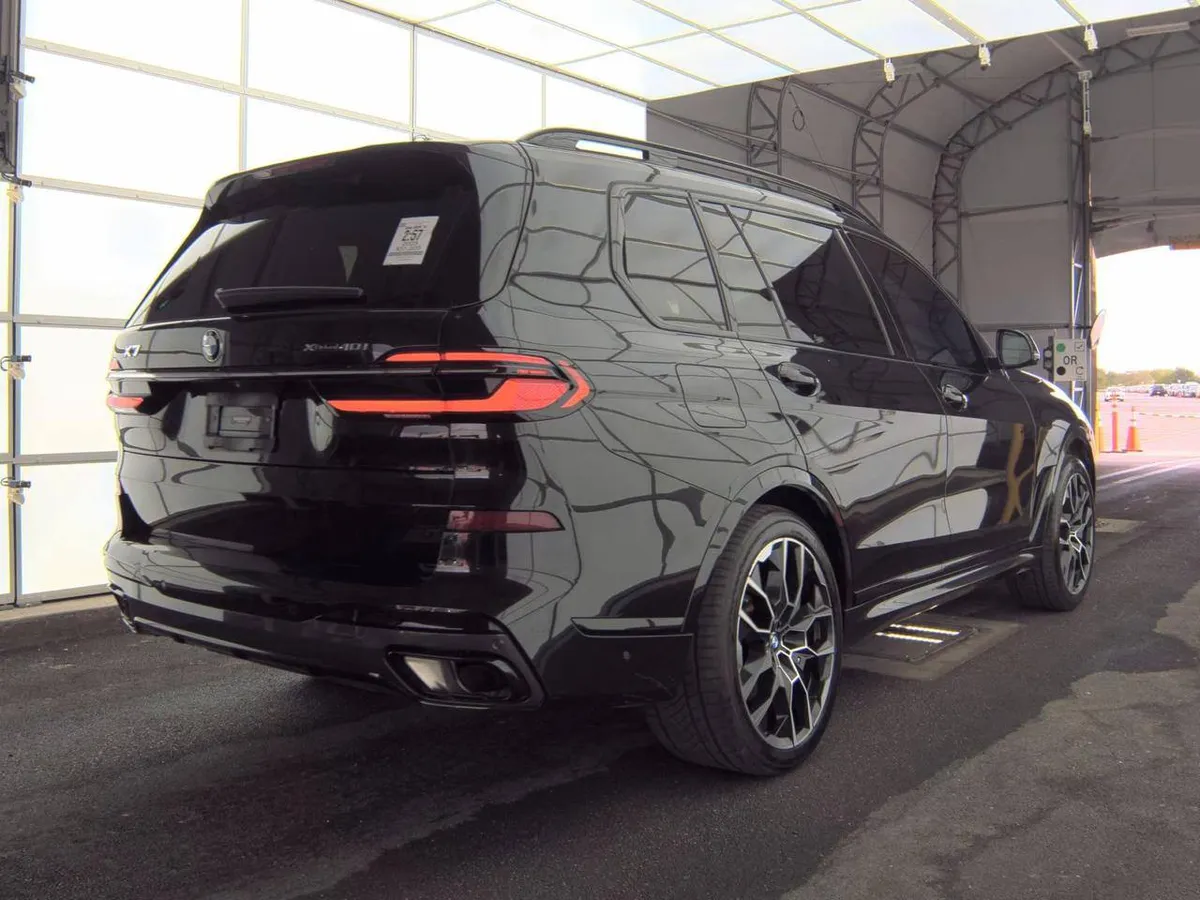 BMW X7 SPORTS ACTIVITY VEHICLE 2023