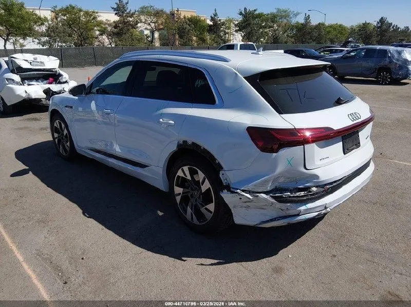 AUDI E-TRON PREMIUM PLUS QUATTRO 2022