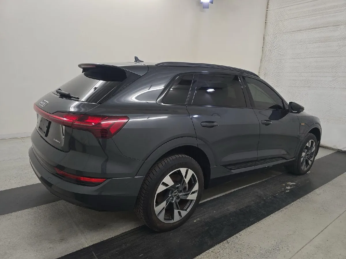 AUDI E-TRON PREMIUM 2022