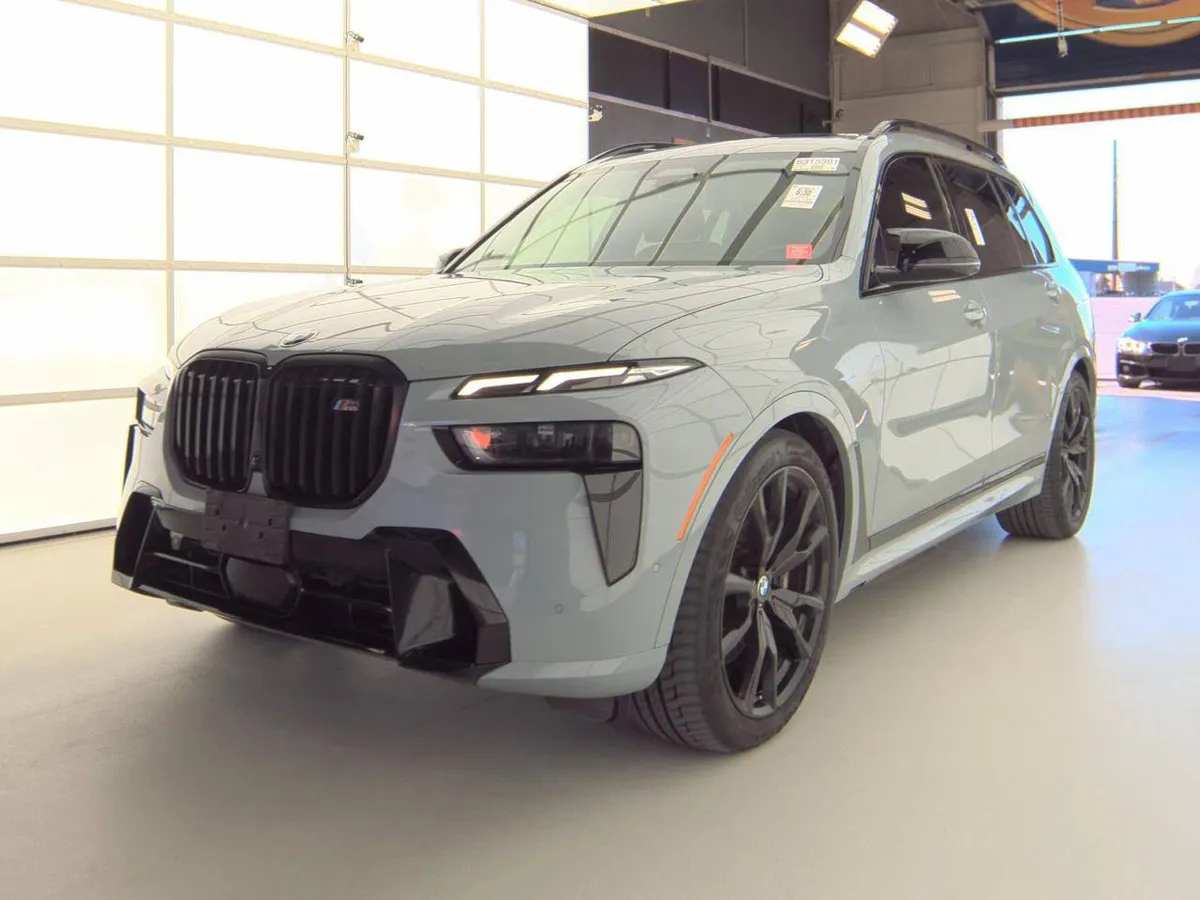 BMW X7 SPORTS ACTIVITY VEHICLE 2023