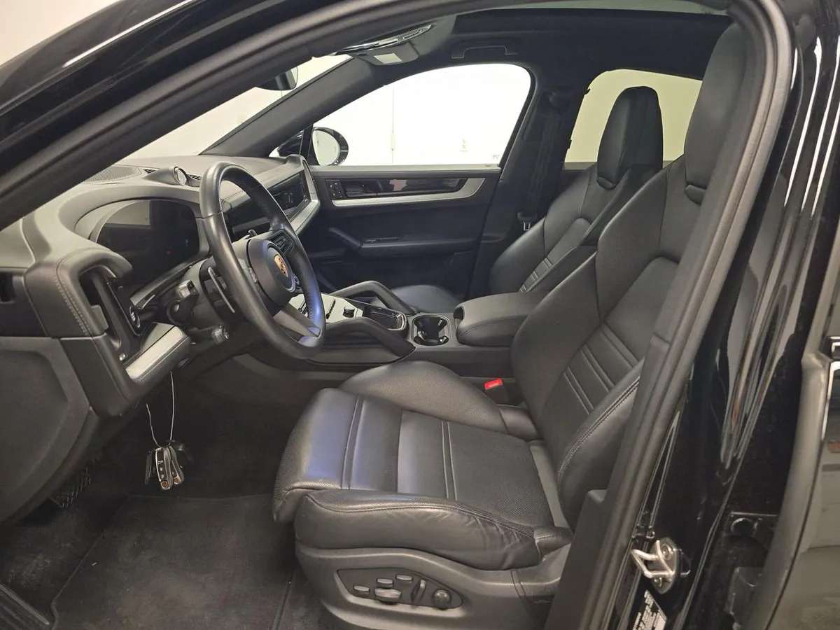 PORSCHE CAYENNE COUPE 2024