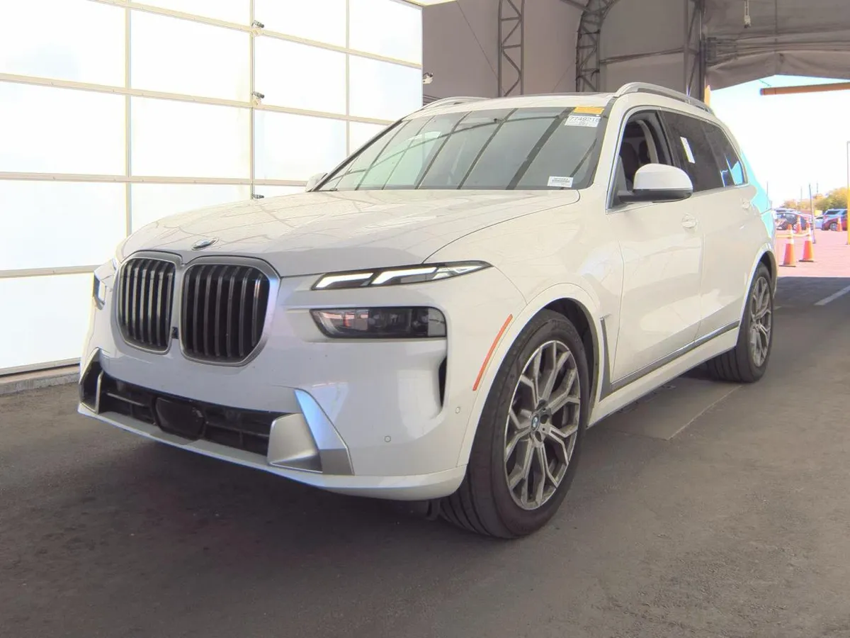 BMW X7 SPORTS ACTIVITY VEHICLE 2023