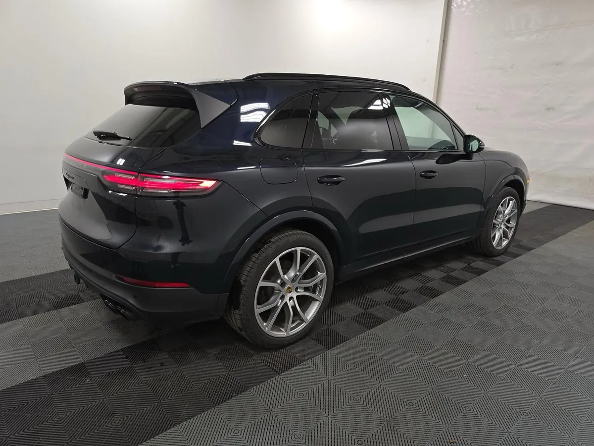 PORSCHE CAYENNE PLATINUM EDITION 2023