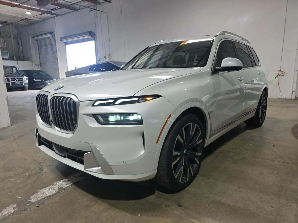 BMW X7 SPORTS ACTIVITY VEHICLE 2024
