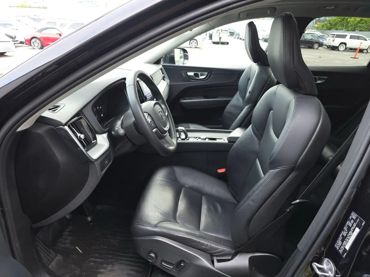 VOLVO XC60 B5 CORE 2023
