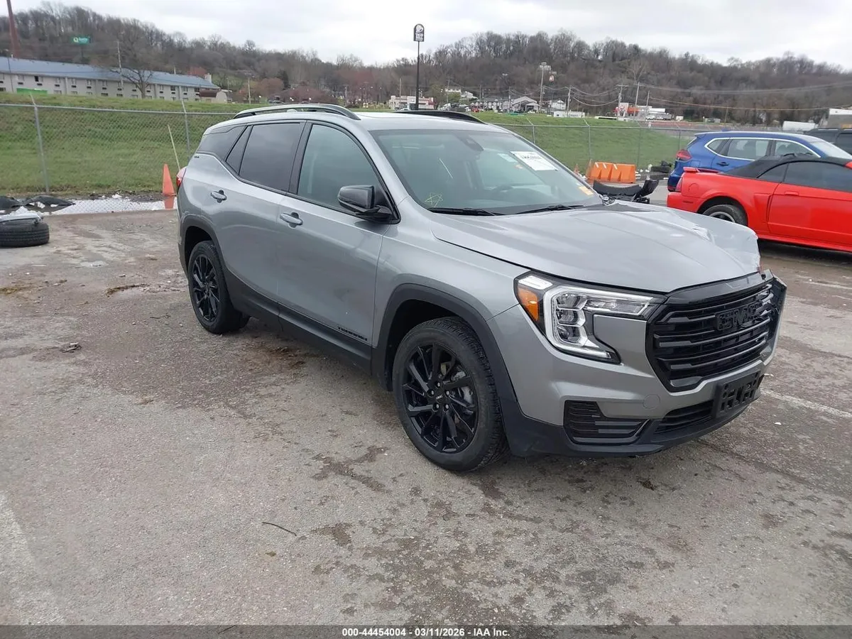 GMC TERRAIN ИЗВЕСТНЫЙ КОМФОРТНОЙ ПОДВЕСКОЙ И ЭКОНОМИЧНЫМ ТУРБОМОТОРОМ 2024