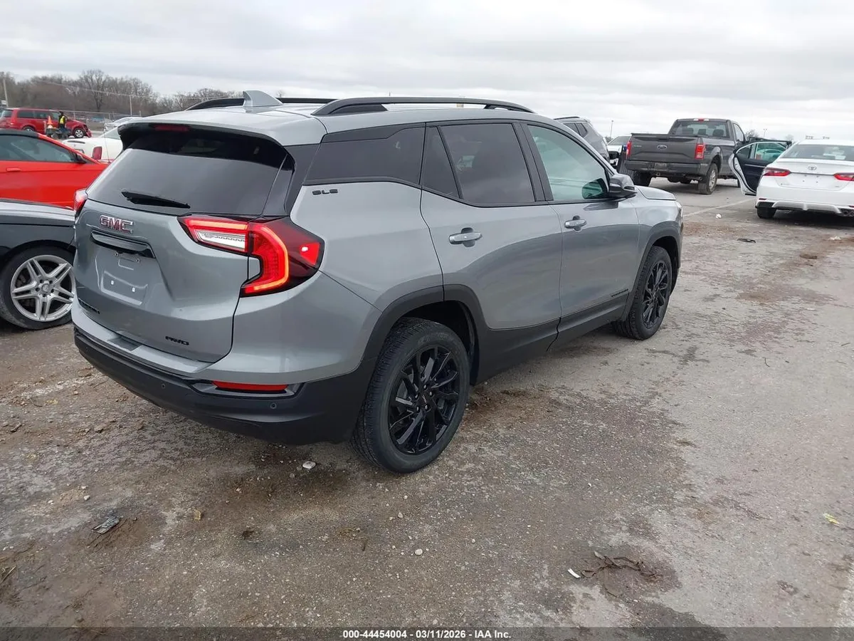 GMC TERRAIN ИЗВЕСТНЫЙ КОМФОРТНОЙ ПОДВЕСКОЙ И ЭКОНОМИЧНЫМ ТУРБОМОТОРОМ 2024