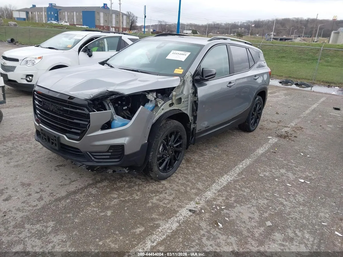 GMC TERRAIN ИЗВЕСТНЫЙ КОМФОРТНОЙ ПОДВЕСКОЙ И ЭКОНОМИЧНЫМ ТУРБОМОТОРОМ 2024