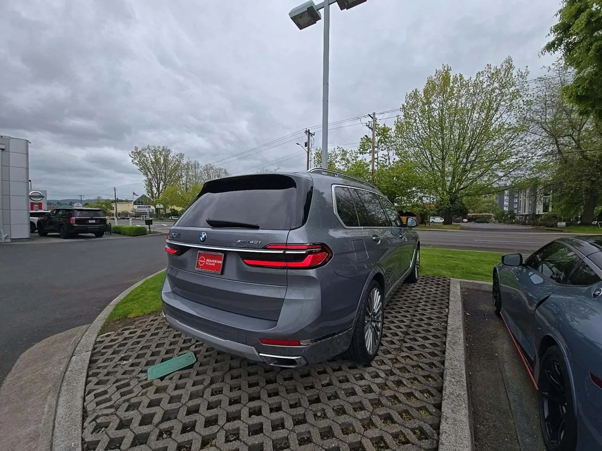 BMW X7 SPORTS ACTIVITY VEHICLE 2023