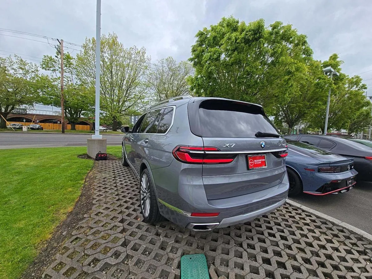BMW X7 SPORTS ACTIVITY VEHICLE 2023