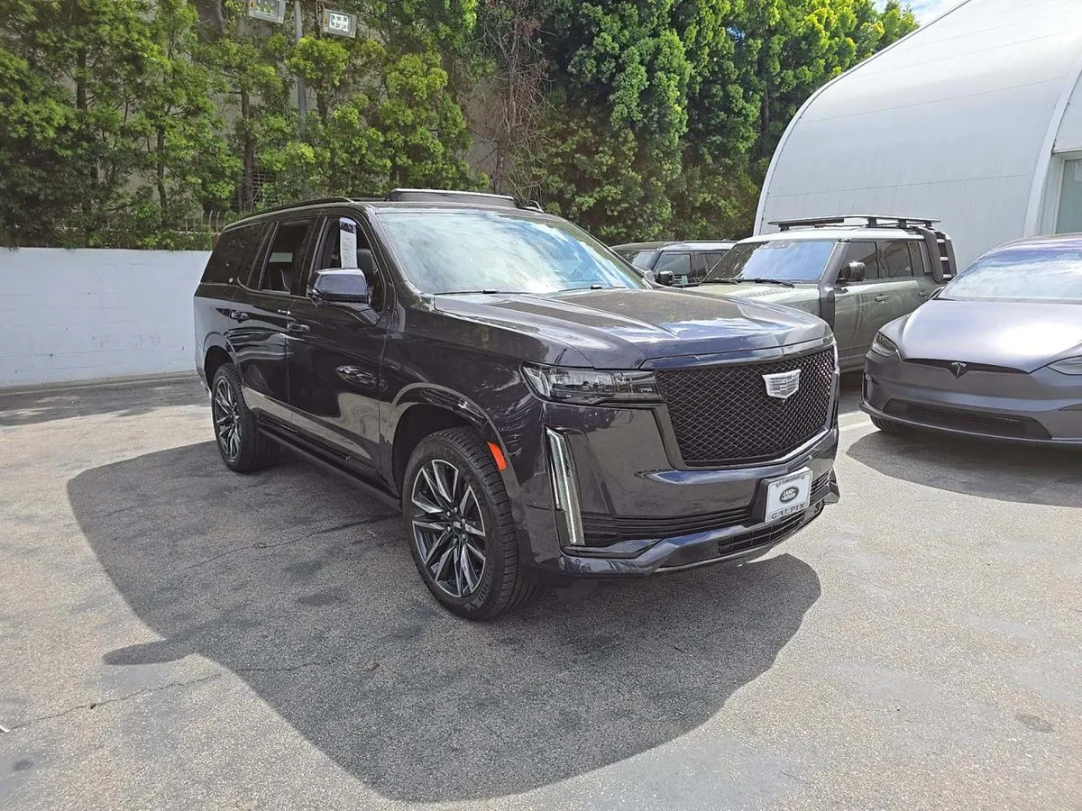 CADILLAC ESCALADE МОЩНЫЙ 2022